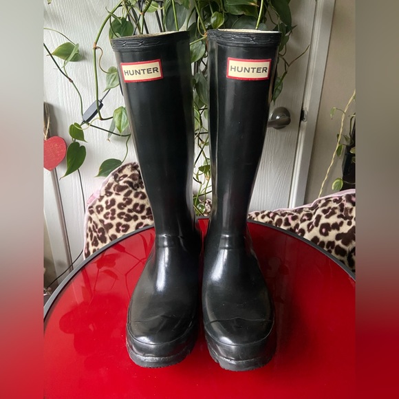 Hunter tall buckled shiny rain rubber boots